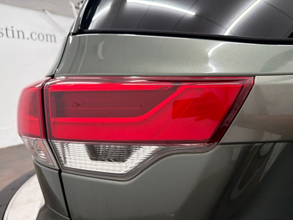 Used 2019 Green Toyota XLE image 8