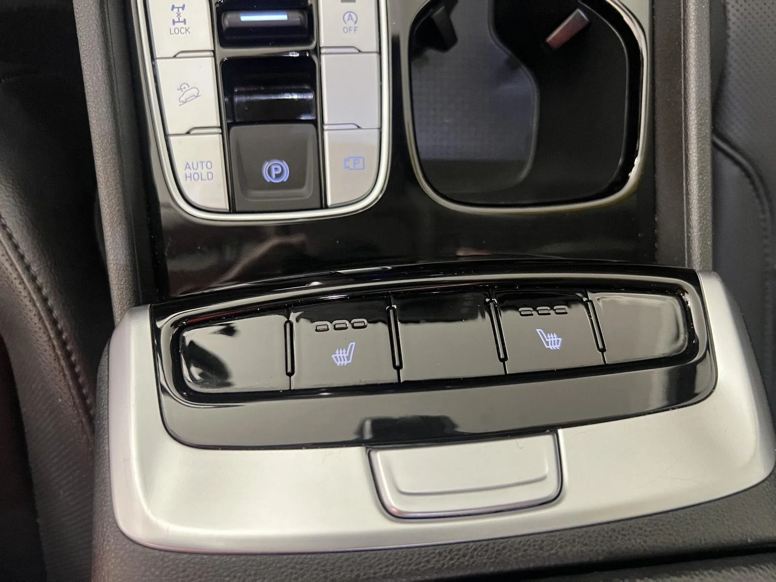Used 2023 Shimmering Silver Hyundai SEL image 9