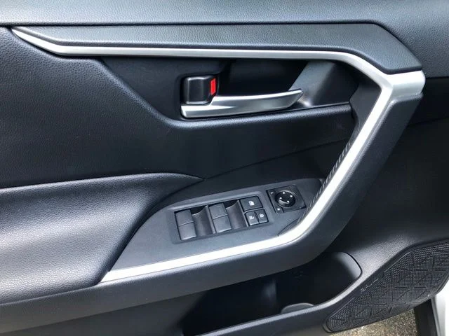 Used 2019 Silver Sky Metallic Toyota XLE image 21