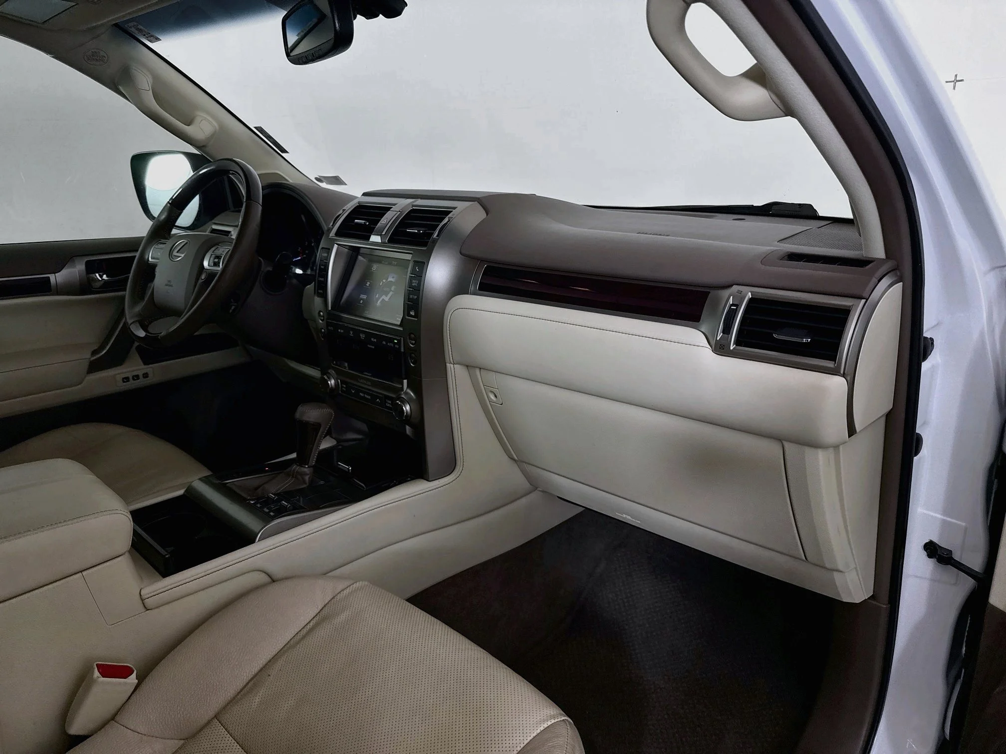 Used 2019 Starfire Pearl Lexus 460 image 28