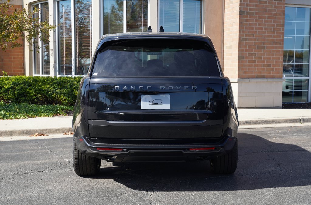 New 2027 Santorini Black Land Rover SE image 5