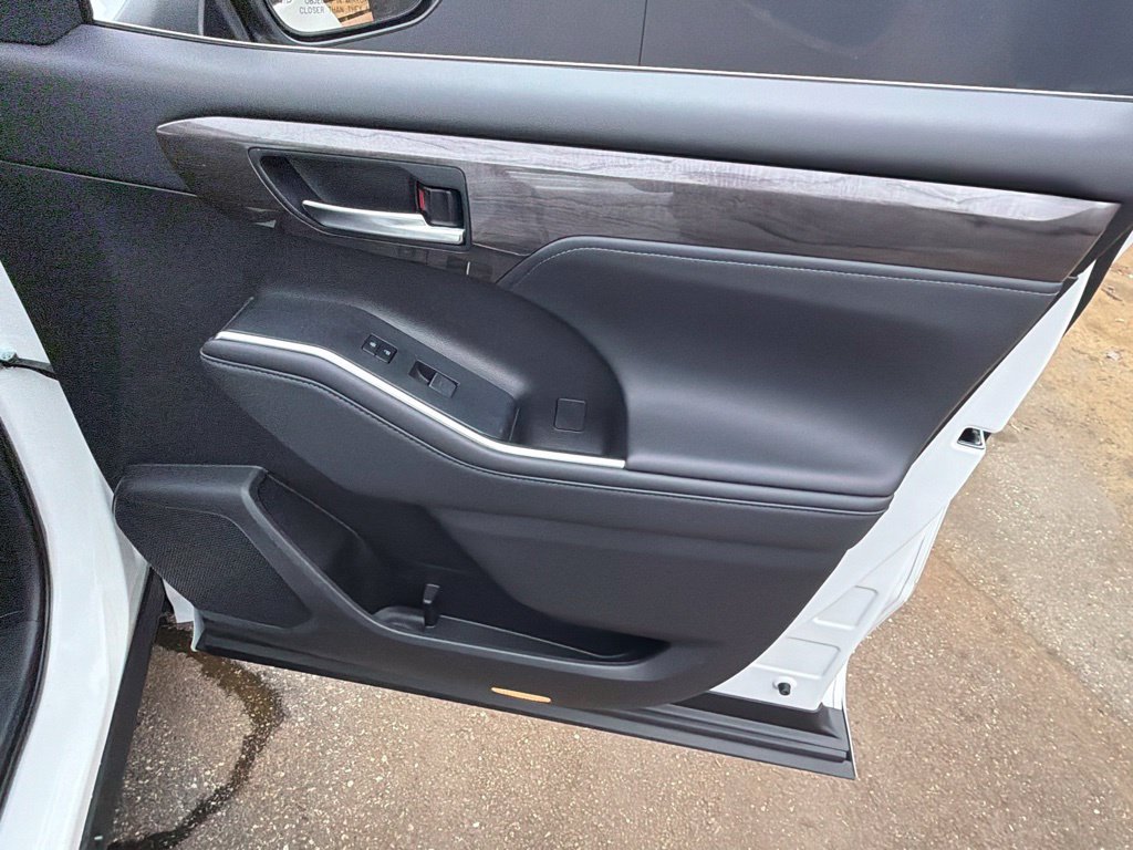 Used 2022 Beige Toyota Platinum image 31