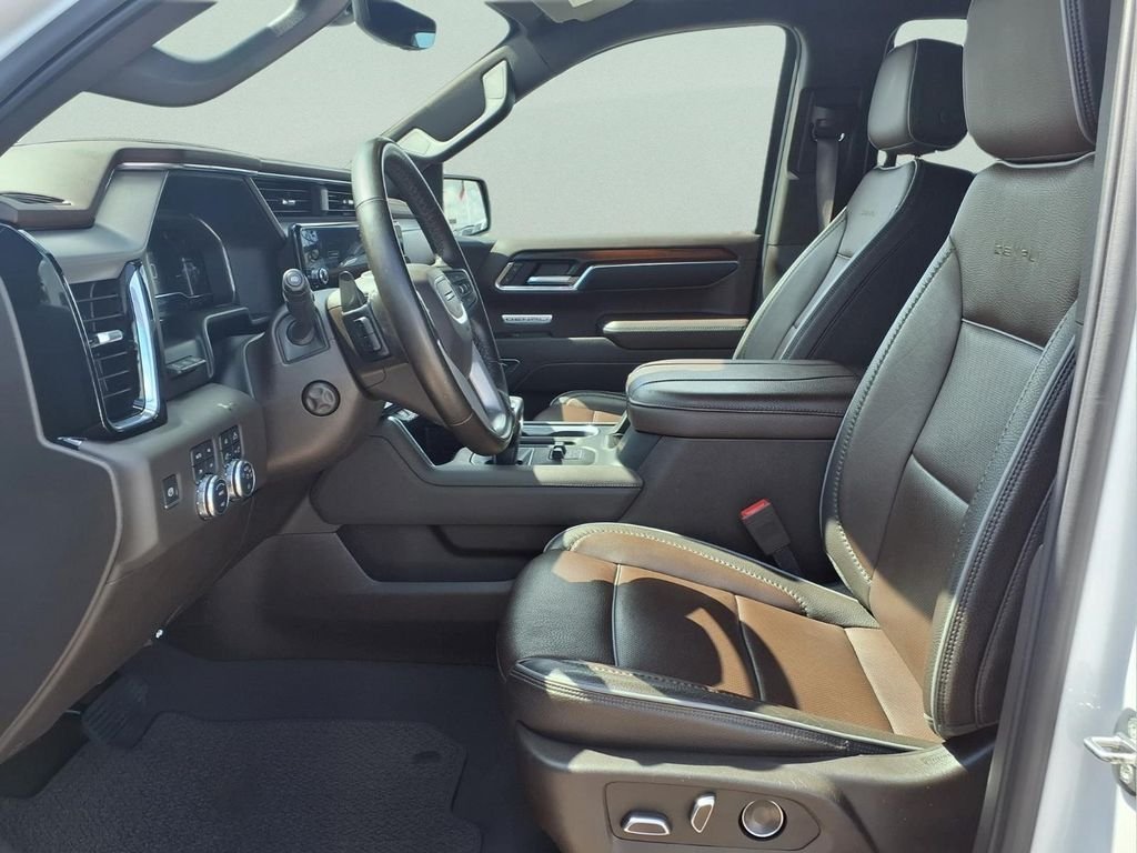 Used 2024 White GMC Denali image 12