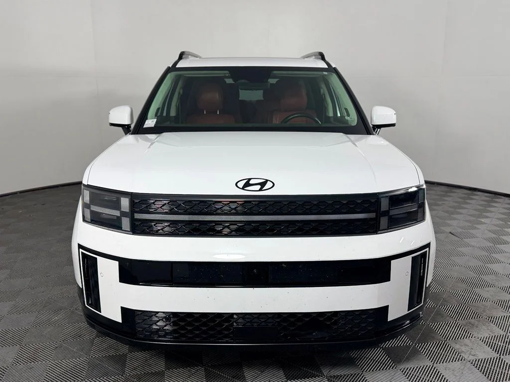 Used 2024 White Hyundai Calligraphy image 2