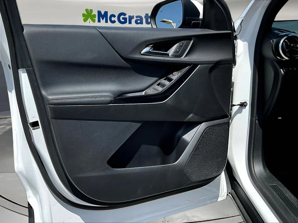 Used 2025 White Chevrolet LT image 24