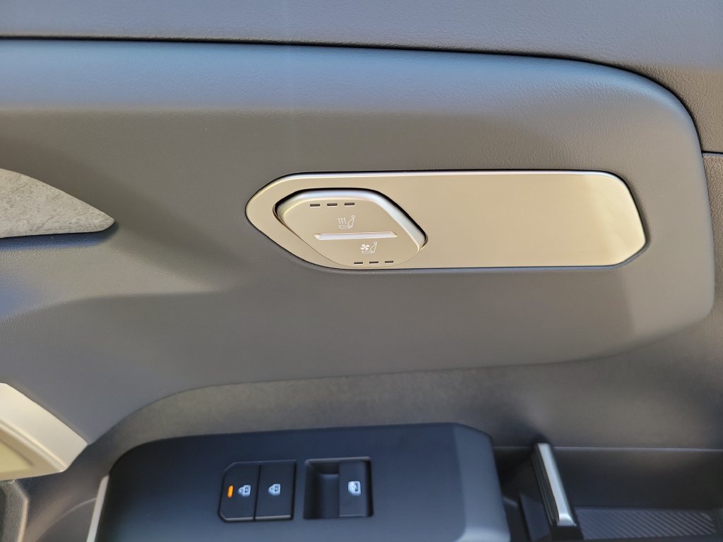 New 2027 Glacial White Pearl Kia EX image 12