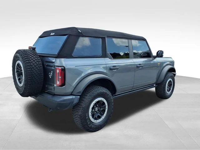 Used 2022 Gray Ford Badlands image 12