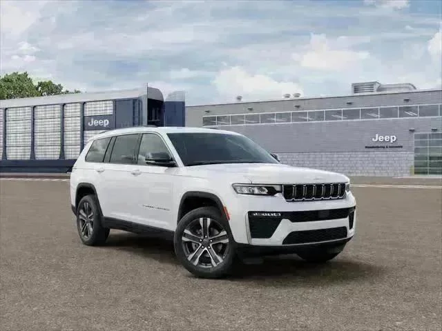 New 2027 Bright White Clear-Coat Paint Jeep Limited image 3