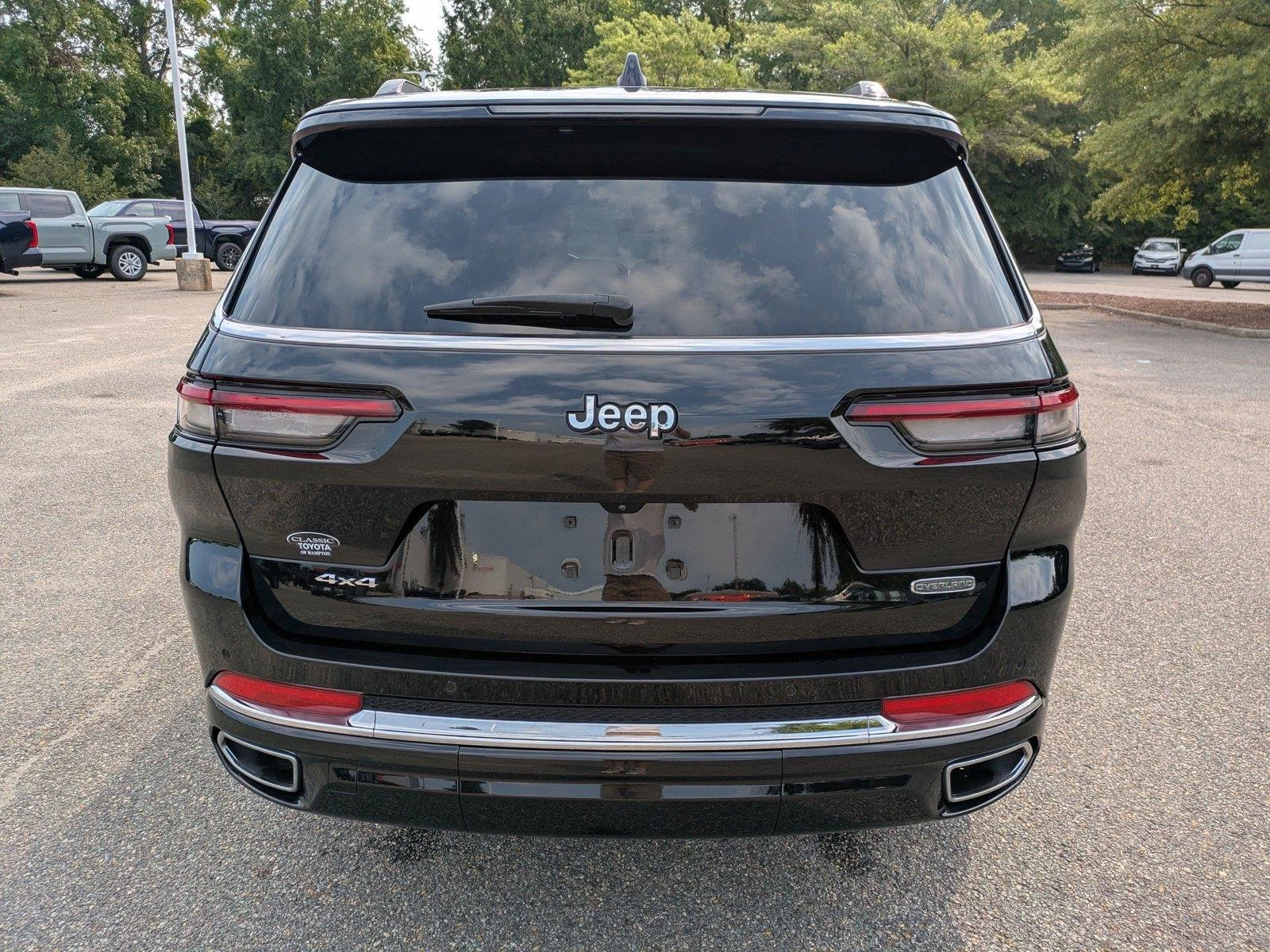 Used 2023 Diamond Black Crystal Pearlcoat Jeep Overland image 5