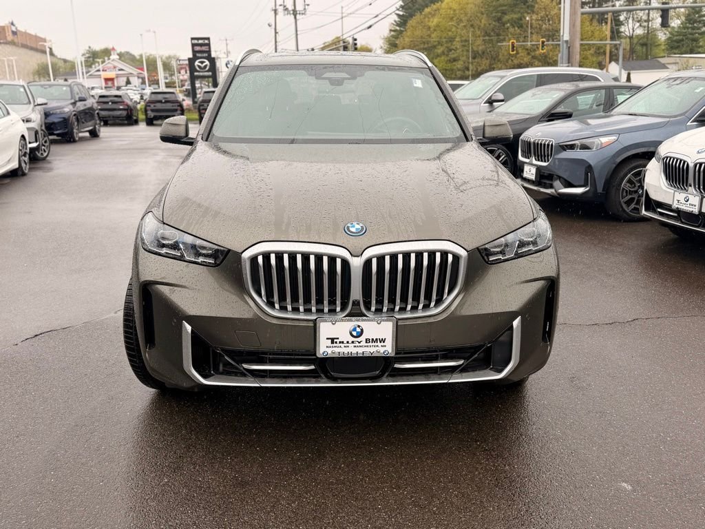 New 2026 Manhattan Green Metallic BMW xDrive50e image 2