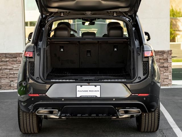 New 2026 Carpathian Grey LAND ROVER Dynamic SE image 28