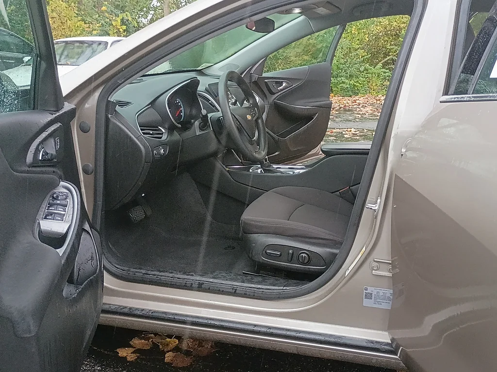 Used 2025 Mineral Gray Metallic Chevrolet LT image 11