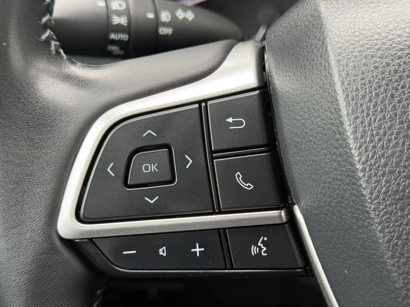 Used 2024 Moon Dust Toyota XLE image 24