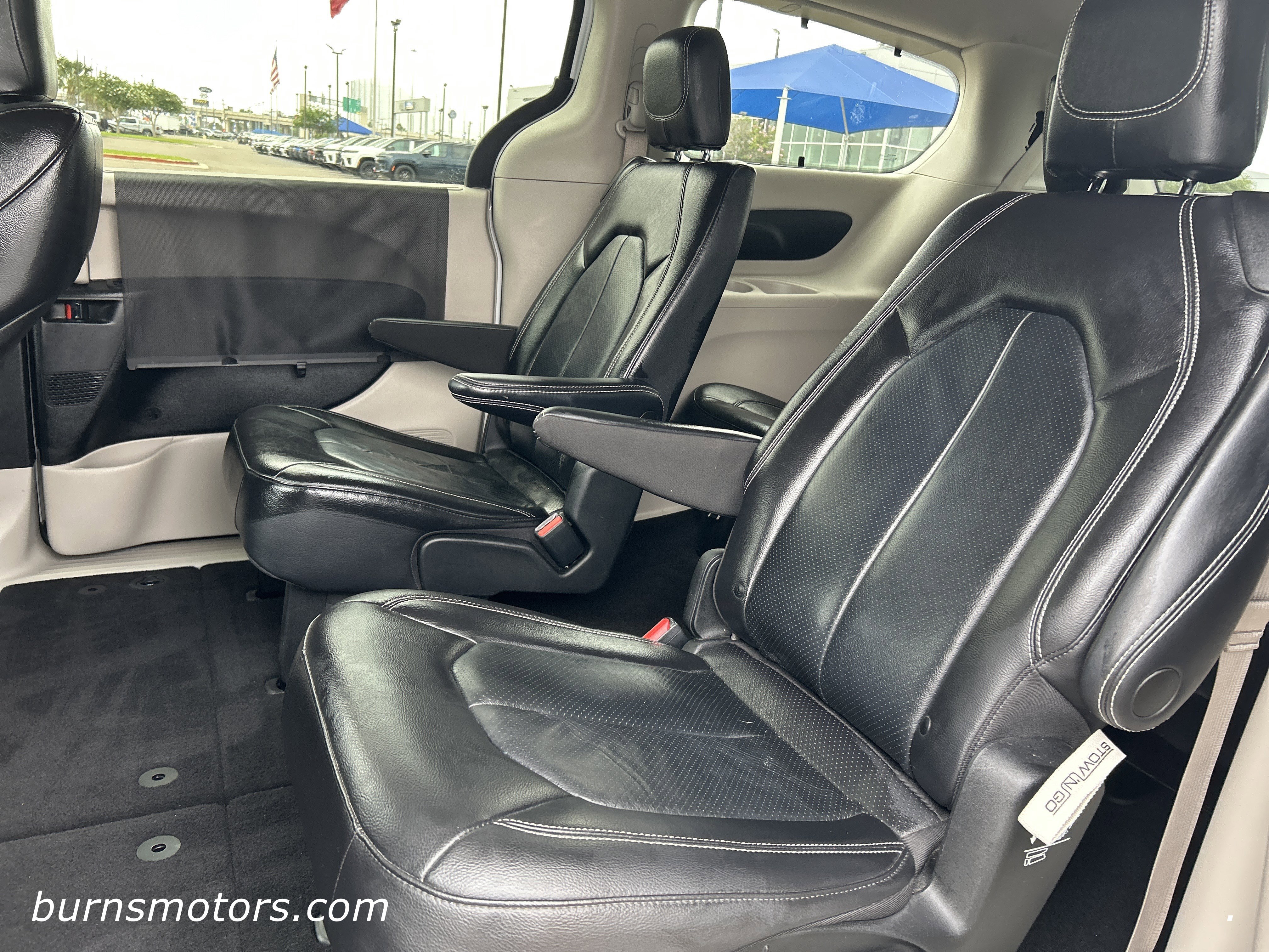 Used 2022 Bright White Chrysler Touring L image 10