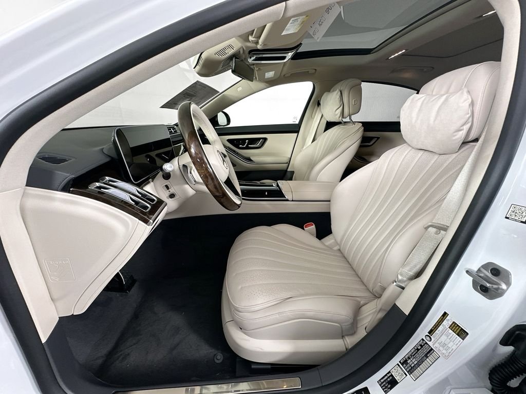 New 2026 White Mercedes-Benz S 500 image 22