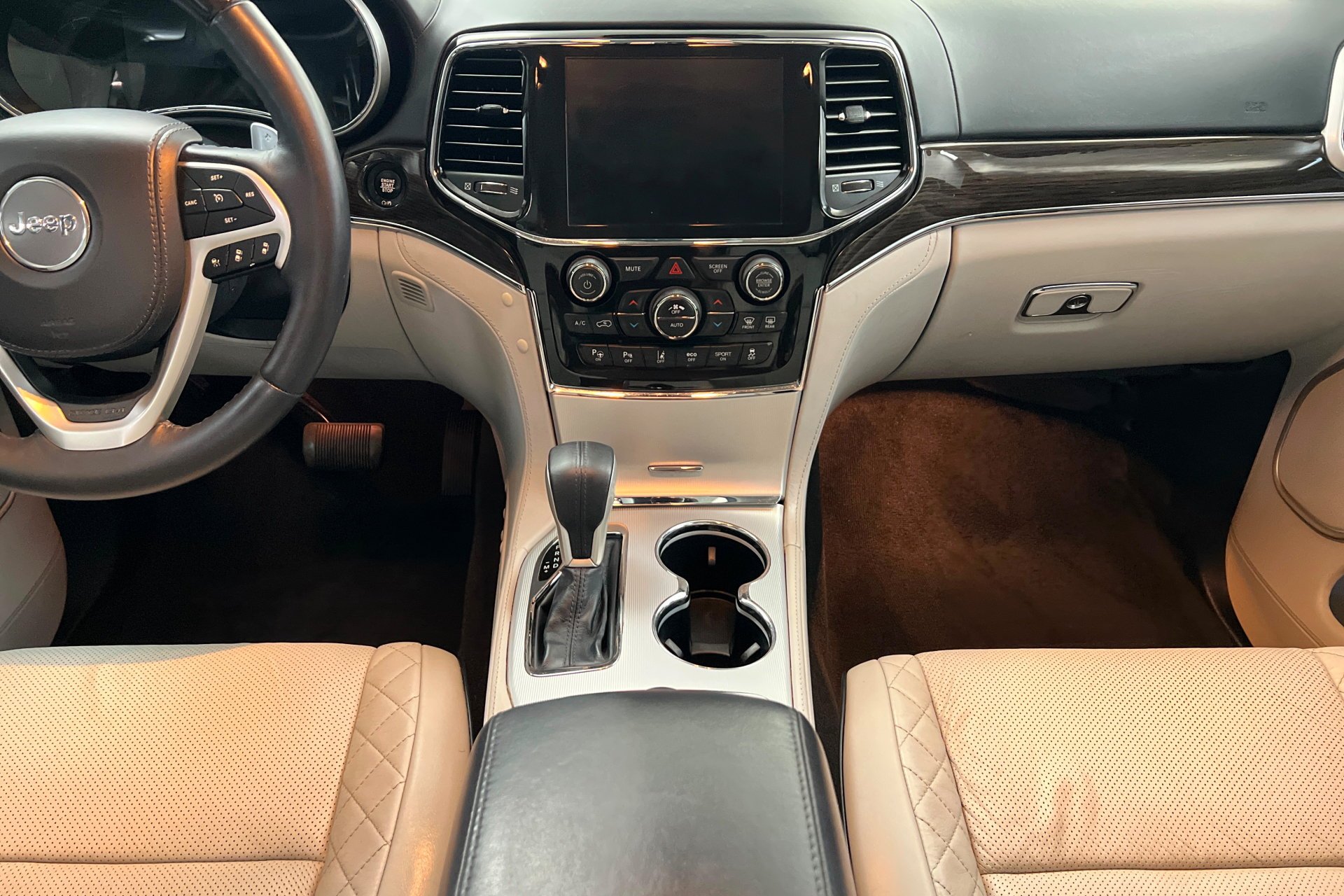 Used 2021 Ivory 3-Coat Jeep Summit image 14