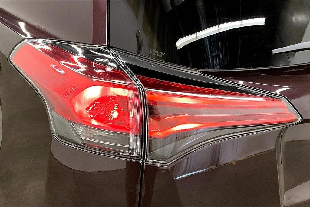 Used 2018 Black Toyota XLE image 23