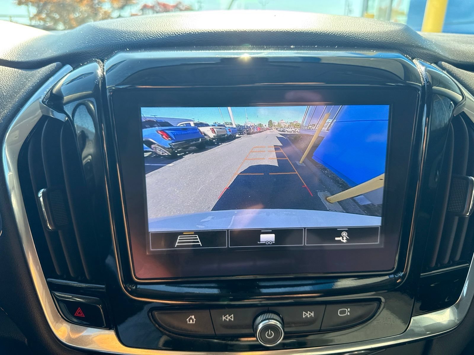 Used 2020 SUMMIT WHITE Chevrolet LT Cloth image 26