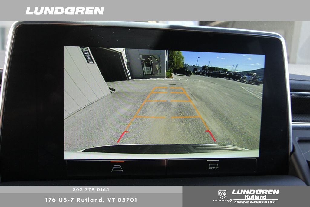Used 2023 White GMC AT4 image 32