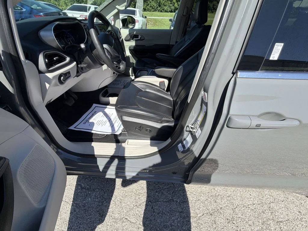 Used 2023 White Chrysler Touring L image 12