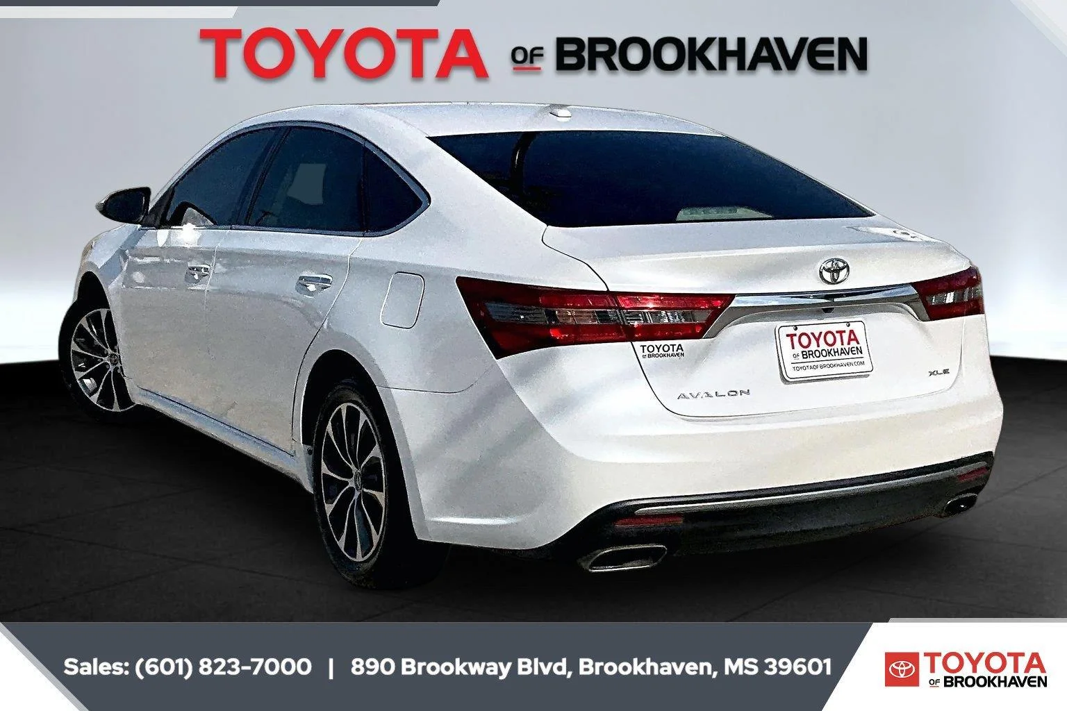 Used 2016 Blizzard Pearl Toyota XLE Plus image 2