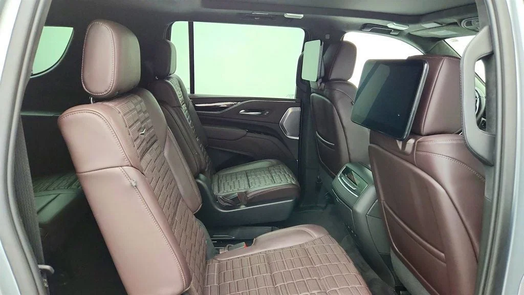 Used 2023 Argent Silver Metallic Cadillac 4WD 4dr Premium Luxury Platinum w/ Radiant Pkg & Super Cruise image 25