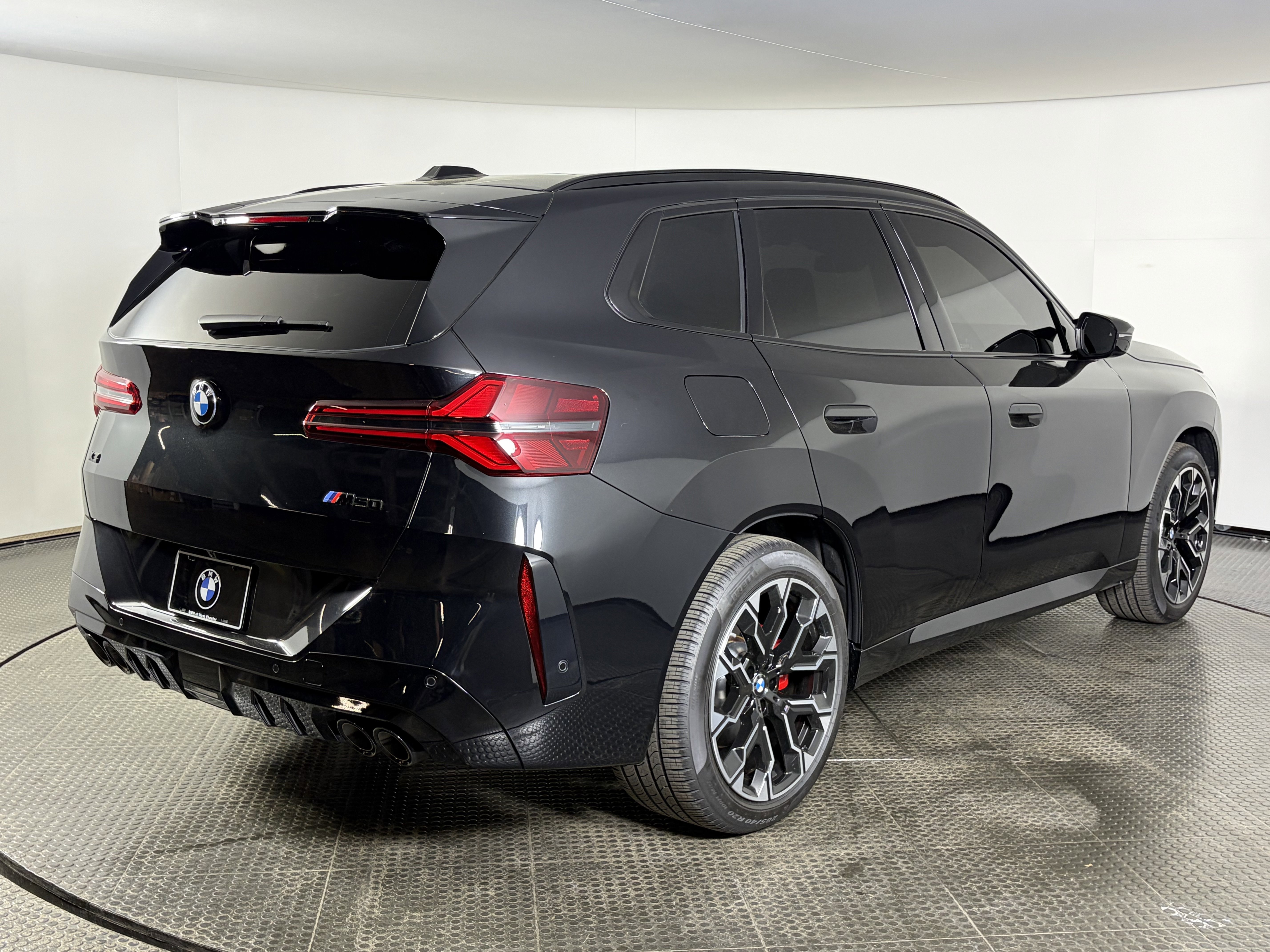 Used 2026 Black Sapphire Metallic BMW M50 xDrive image 5