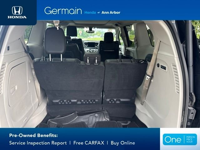 Used 2019 Brilliant Black Crystal Pearlcoat Chrysler Limited image 19