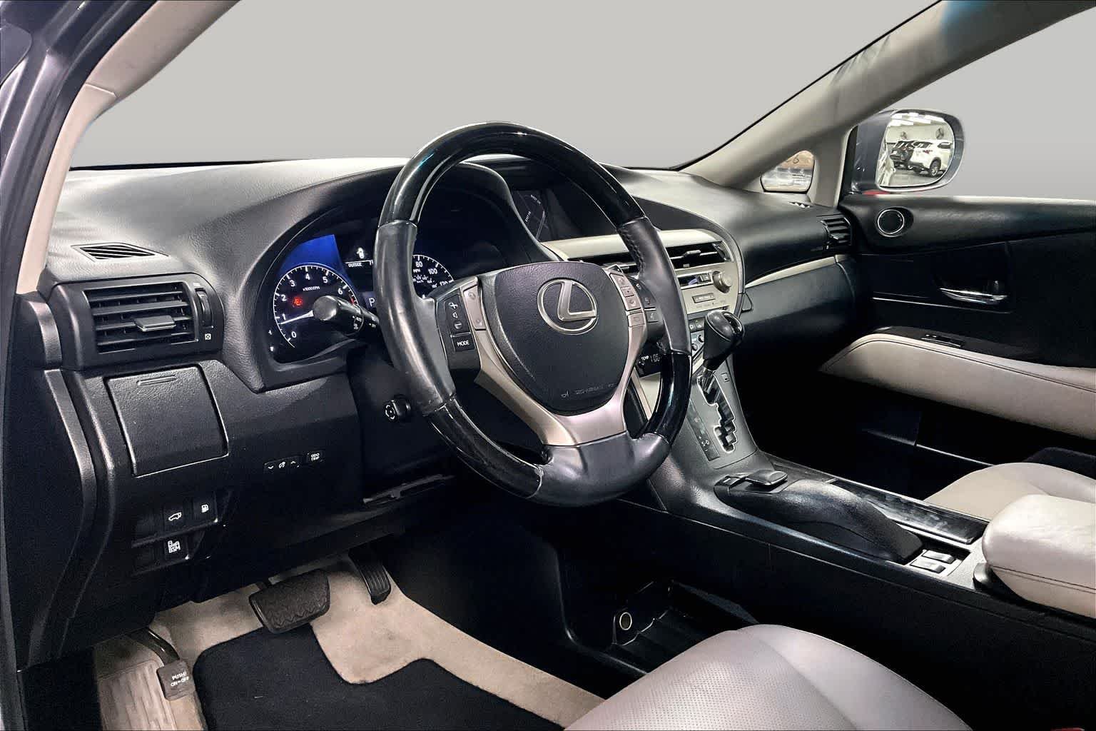 Used 2014 Nebula Gray Pearl Lexus  image 18