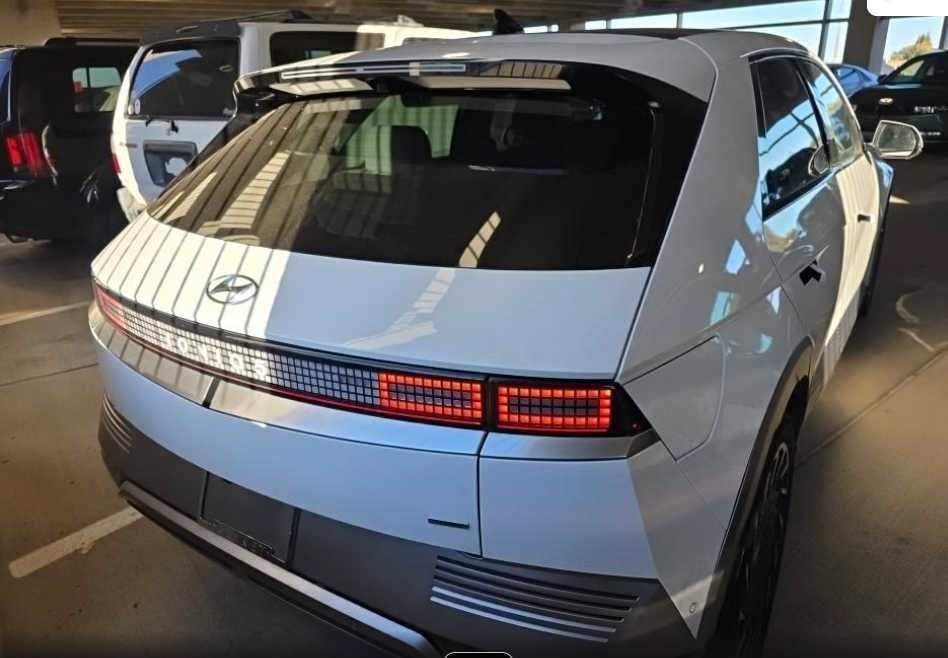 Used 2024 Atlas White Hyundai Limited image 7