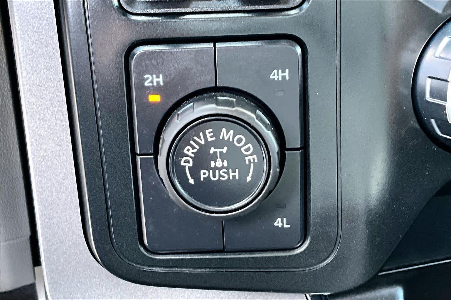 Used 2024 Oxford White Ford XLT image 32