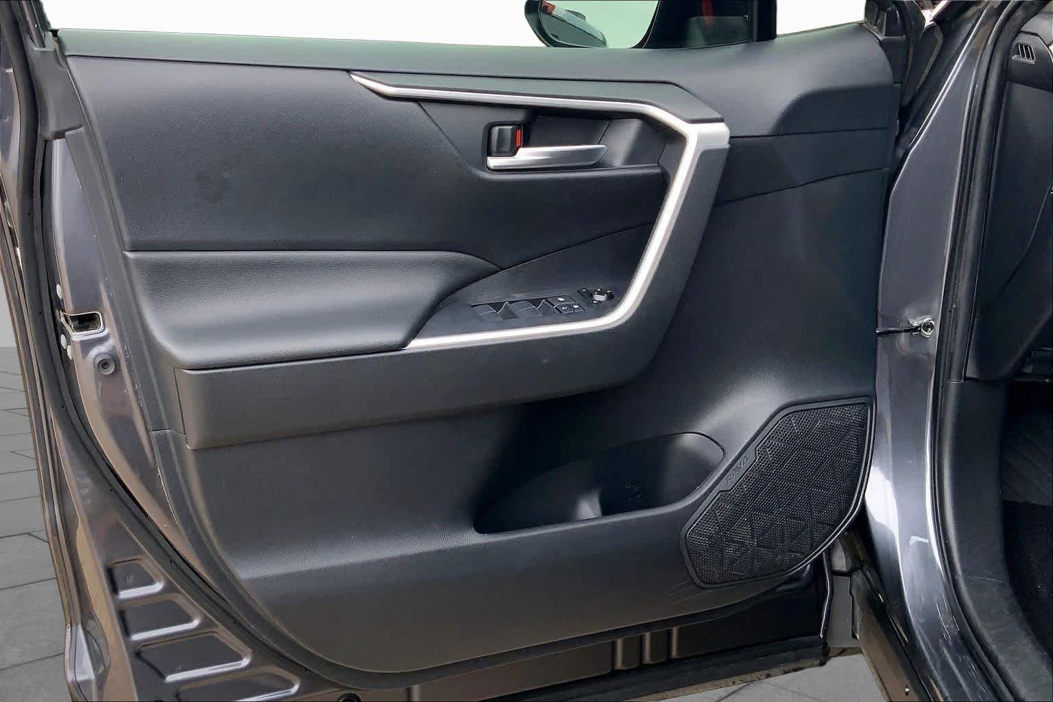 Used 2020 Magnetic Gray Metallic Toyota XLE Premium image 22