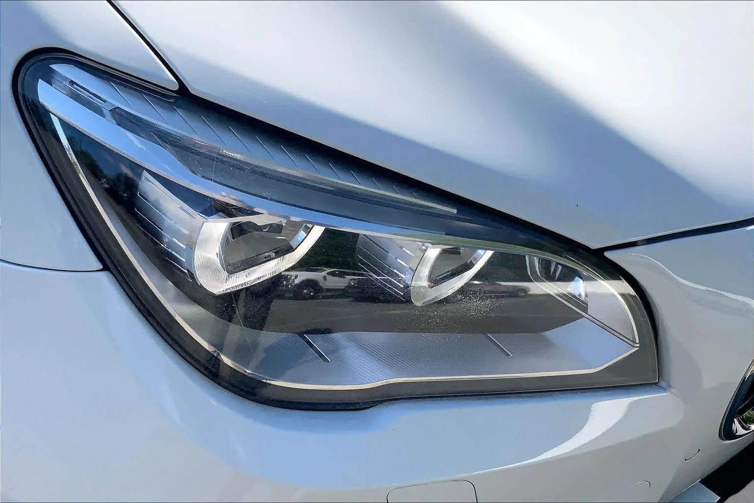 Used 2015 Alpine White BMW 750Li xDrive image 27