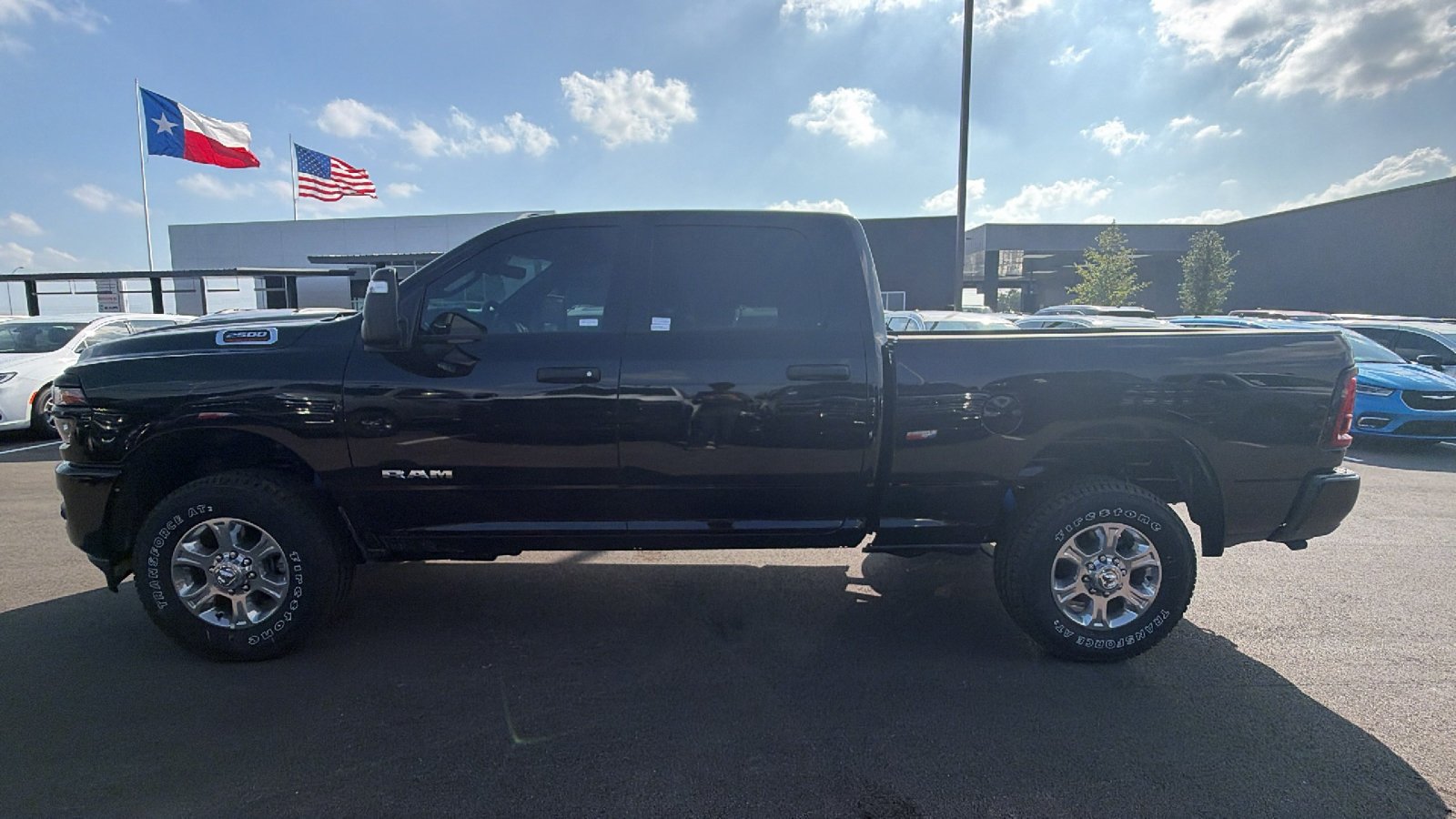 New 2026 Diamond Black Crystal Pearl-Coat Exterior Paint RAM Lone Star image 8