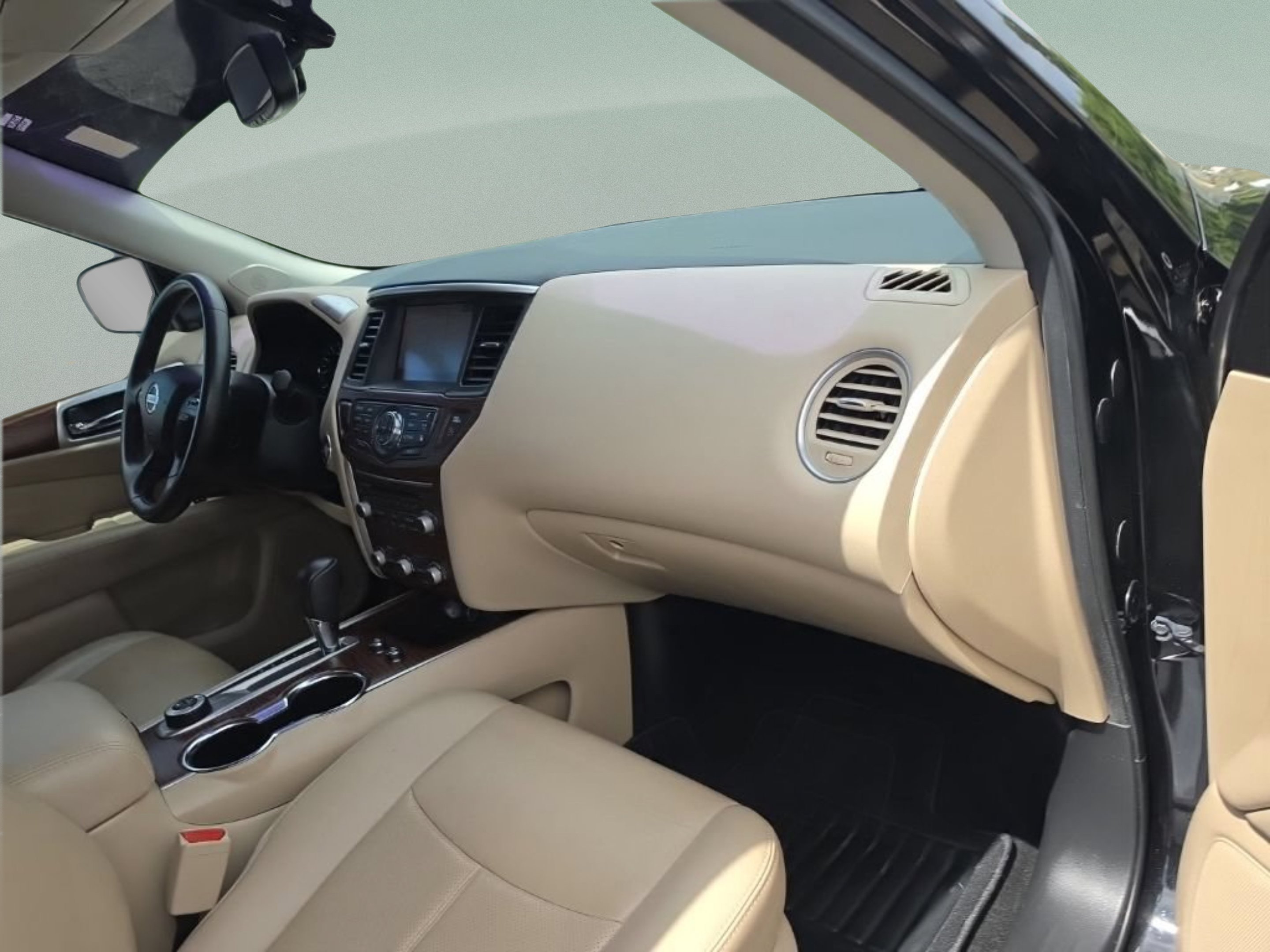 Used 2018 Black Nissan Platinum image 27