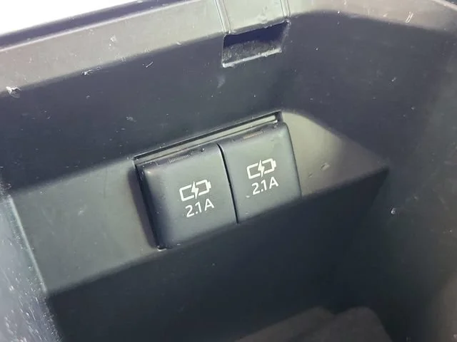 2020 Toyota Camry LE - Photo 32