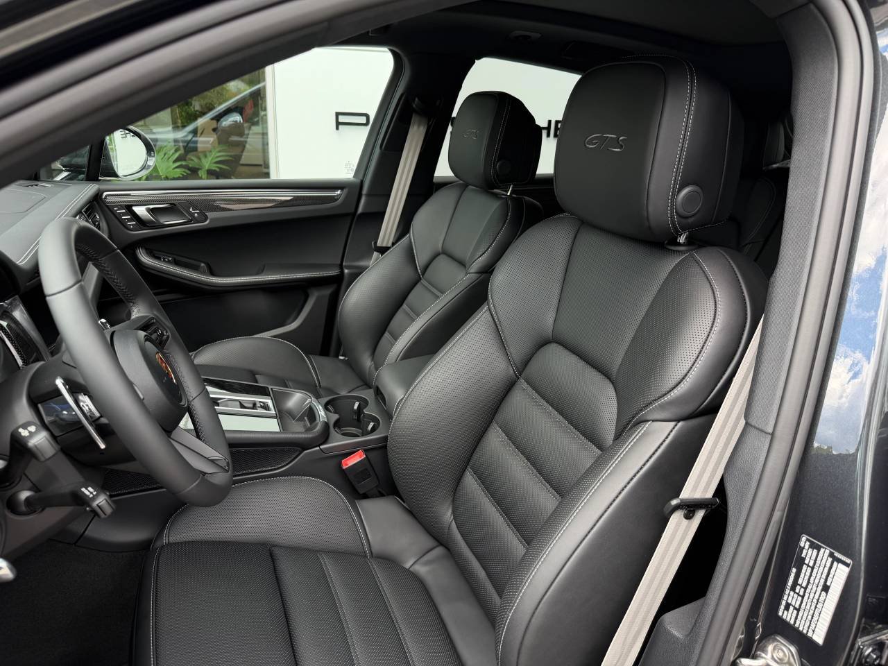 2026 Porsche Macan GTS - Photo 14