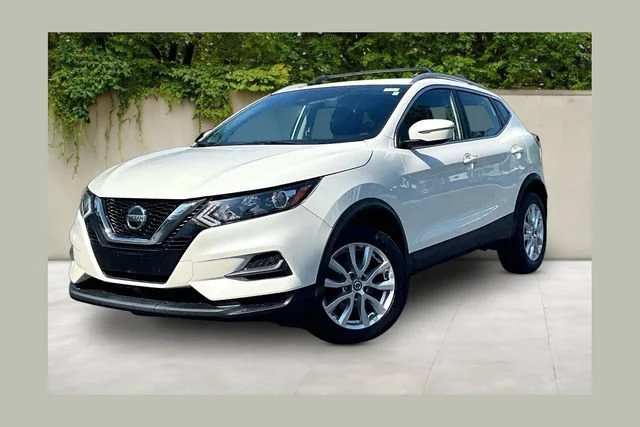 Used 2020 White Nissan SV image 1