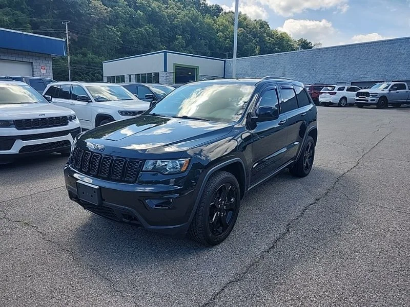 Used 2019 Black Jeep Laredo image 3