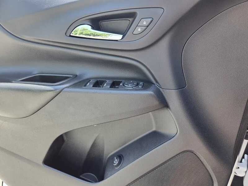 Used 2024 Summit White CHEVROLET LT image 28