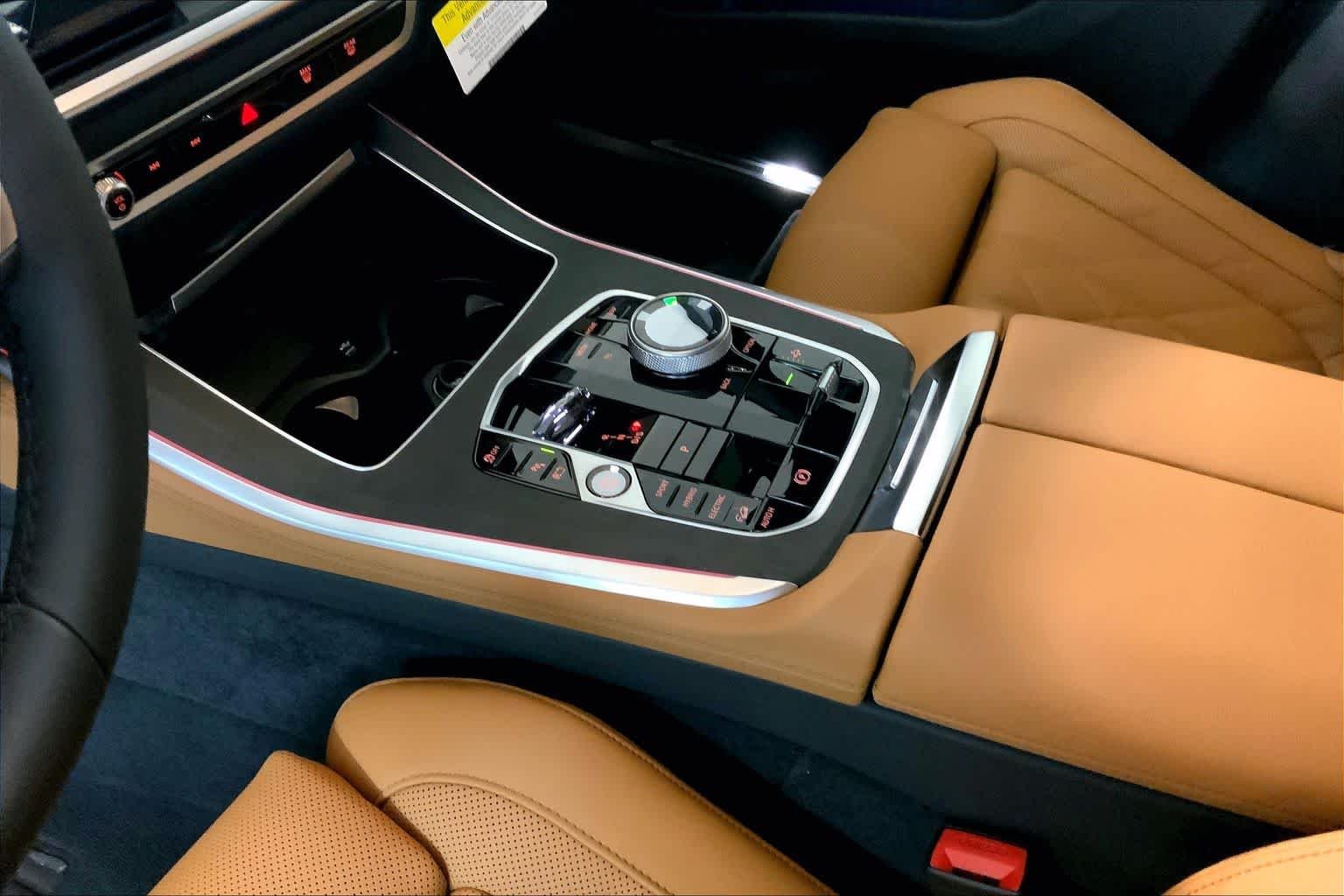 New 2026 Carbon Black Metallic BMW xDrive50e image 7