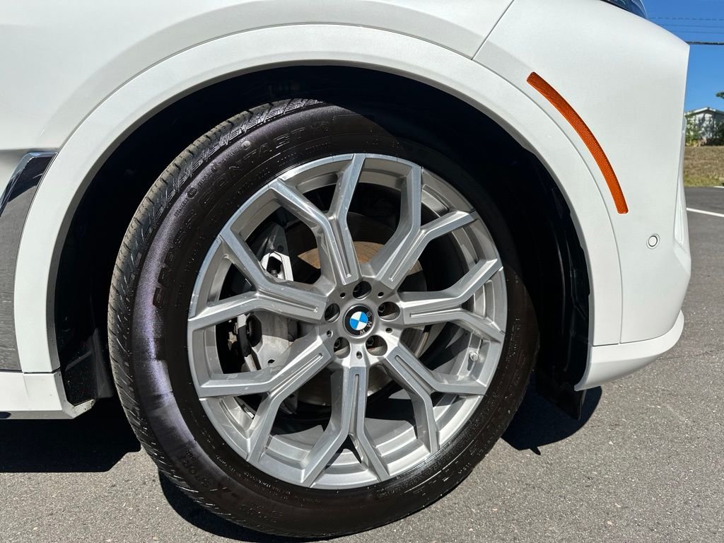 Used 2026 Mineral White Metallic BMW xDrive40i image 35