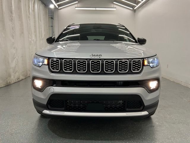 New 2026 Silver Zynith Metallic Clear-Coat Exterior Paint Jeep Limited image 3
