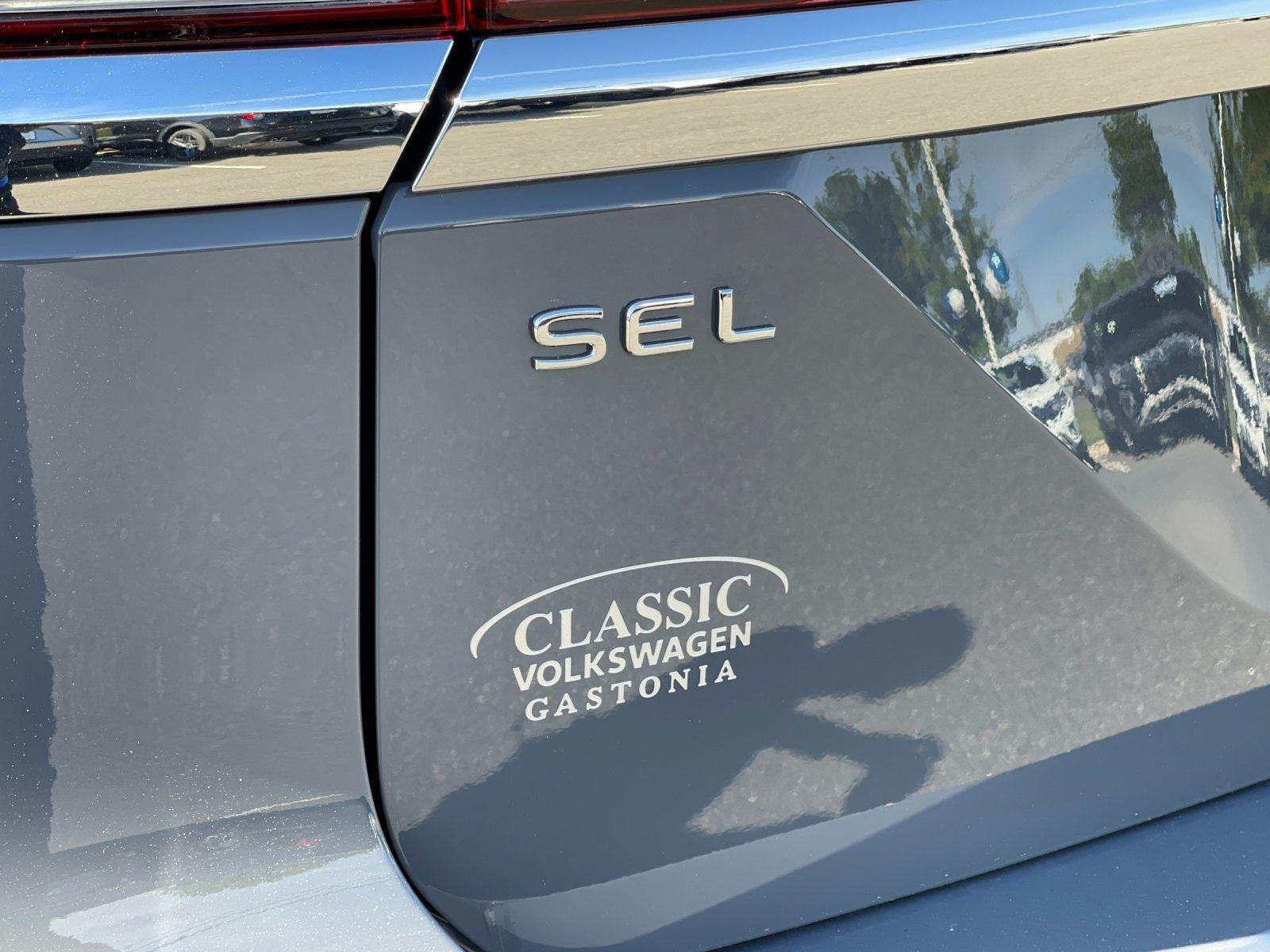 New 2026 Pure Gray Volkswagen 2.0T SEL Premium R-Line image 11