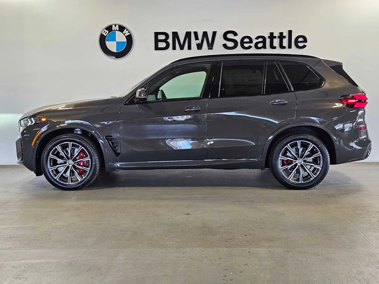 New 2026 Dravit Grey Metallic BMW xDrive40i image 3