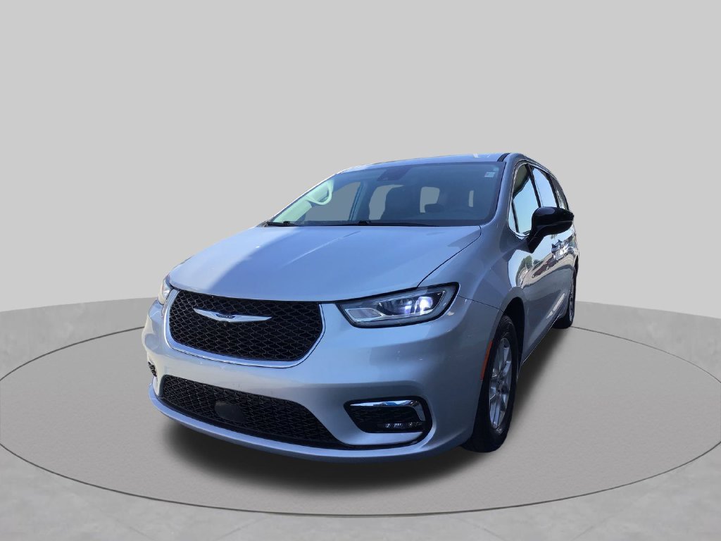 Used 2024 Silver Chrysler Touring L image 13
