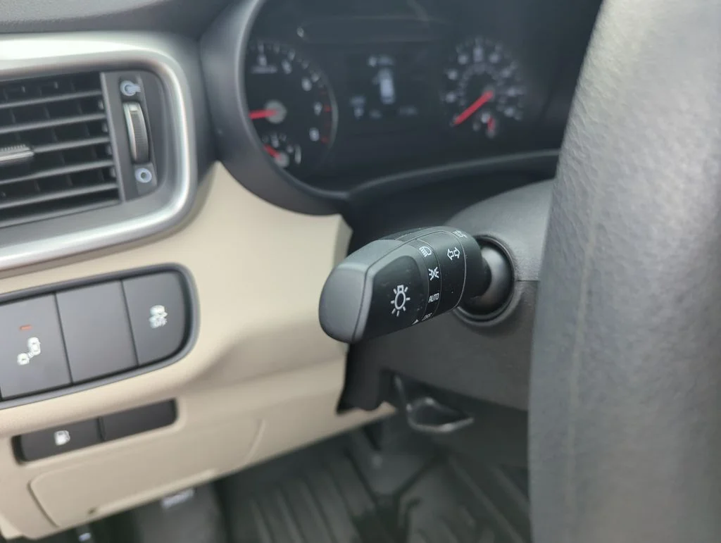 Used 2019 Red Kia LX image 21