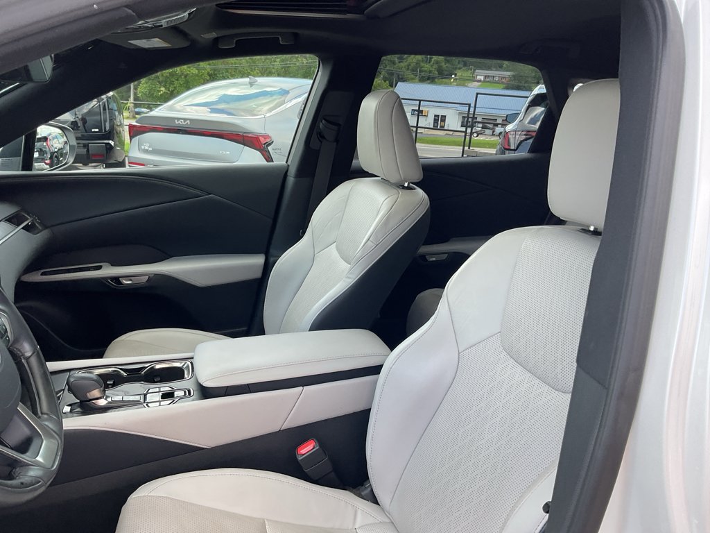 Used 2023 Eminent White Pearl Lexus Premium Plus image 19