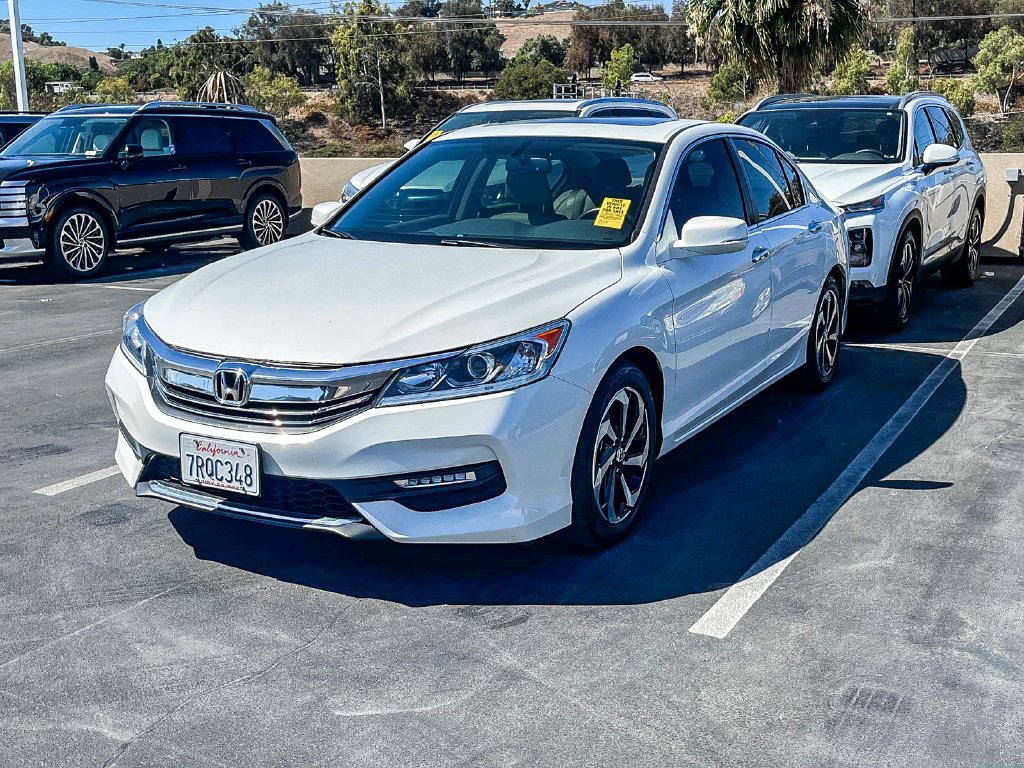 Used 2016 White Honda EX-L image 1