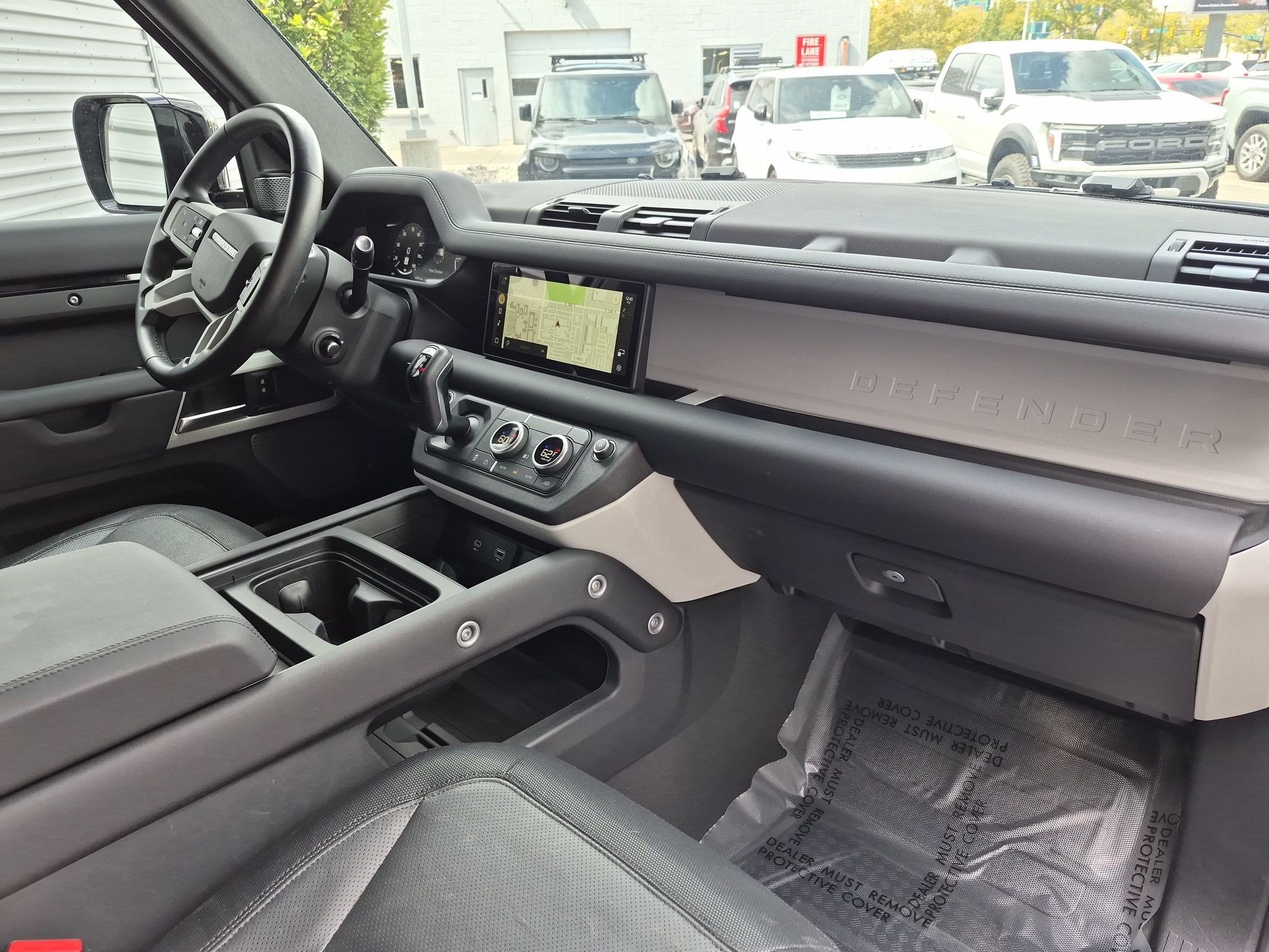Used 2024 Black Land Rover X-Dynamic SE image 29